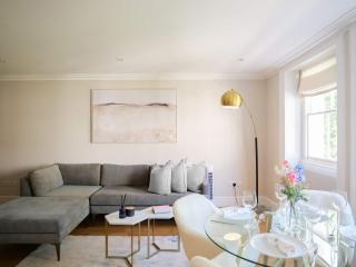 Upscale Apartment in a Prestigious Area - 8