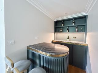 Upscale Apartment in a Prestigious Area - 3