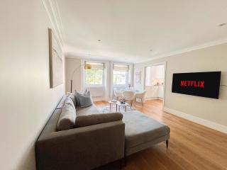 Upscale Apartment in a Prestigious Area - 1