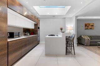 Elegant and Spacious Apartment in Prime London - 0