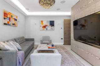 Elegant and Spacious Apartment in Prime London - 5