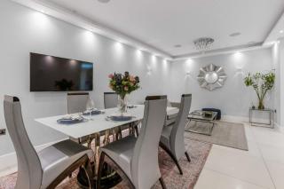 Elegant and Spacious Apartment in Prime London - 2