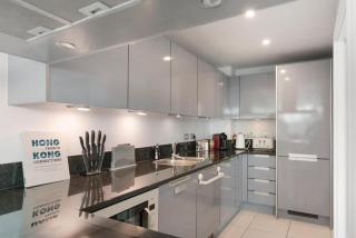 Beautiful Two-Bedroom Flat on the Riverside with Spectacular Views - 8