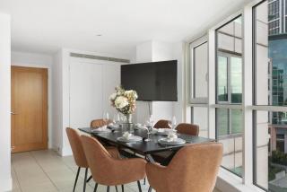 Beautiful Two-Bedroom Flat on the Riverside with Spectacular Views - 1