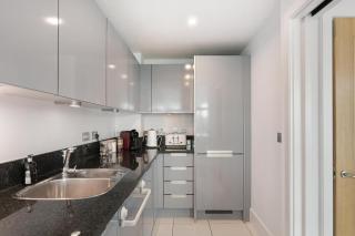 Beautiful Two-Bedroom Flat on the Riverside with Spectacular Views - 1