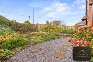 Spacious 4-Bed House, Free Parking, Fast Wi-Fi, Netflix, Contractors Welcome - 6