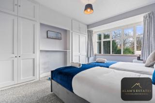 Spacious 4-Bed House, Free Parking, Fast Wi-Fi, Netflix, Contractors Welcome - 1