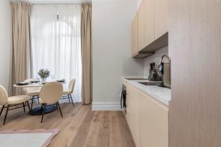 Sophisticated 2-Bed Apartment in Central London - 3