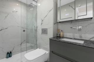 Sophisticated 2-Bed Apartment in Central London - 4