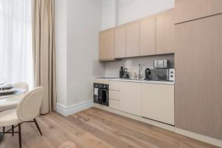 Sophisticated 2-Bed Apartment in Central London - 2