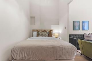 Sophisticated 2-Bed Apartment in Central London - 4