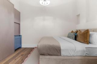 Sophisticated 2-Bed Apartment in Central London - 3
