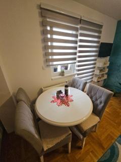 Jovana stan na dan Pale - 2