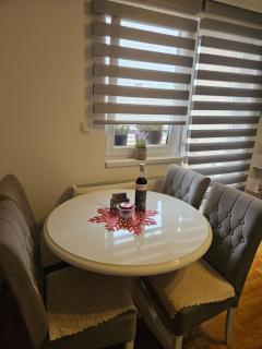 Jovana stan na dan Pale - 3