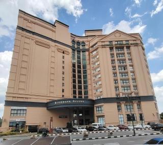 RIVERBANK SUITE with riverfront mountain DUN view - 9