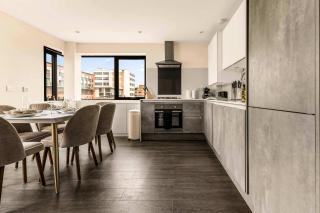 Contemporary 3 Bed London Apartment - 8
