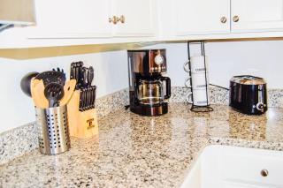 Downtown Condo, sleeps 6, minutes from Broadway! - 4