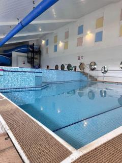 Whitecliff bay Bembridge, 3 x bedrooms, Cosy Caulkers Rest 10, Main side of the resort by the beach, pools & entertainment - 3