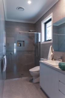 Luxury 4BR w Modern Kicthen & fantastic location - 1