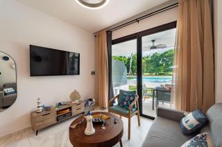 Aqua Fam Swim out Suite - Pool @ Cana Rock G 117 - 2