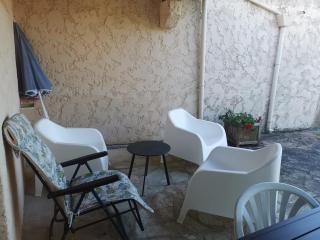 Maison accueillante à Calcatoggio avec jardin clôturé. - 9