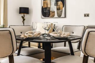 Elegant Kensington Apartment - 3