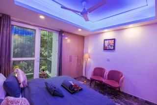 CineVista by Svobo 3BhkLuxe Bollywood Loft Qutub - 7