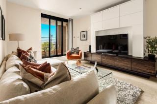 Spacious 2-bed close to Museums - 7