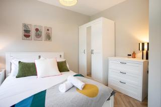 4 Bed Contractor Accommodation in Longbridge - 4