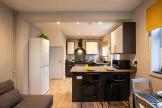 4 Bed Contractor Accommodation in Longbridge - 2