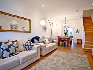 Quay House, Porth Beach - 1