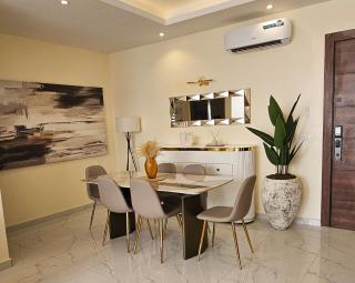 Upscale 3 bedroom apartment in the heart of VI - 5