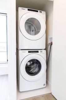 Spacious 3BR Loft with Balcony and Free Parking - 2