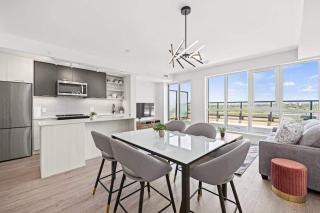 Spacious 3BR Loft with Balcony and Free Parking - 7