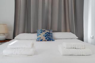 Baroni C - FREE private parking-wi- fi and A-C - 6