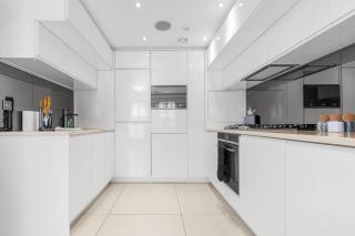 Stylish Hyde Park Two-Bedroom Escape - 7