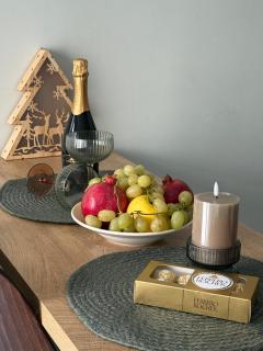 Cozy studio near the park with huge verandah. - 6