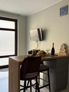 Cozy studio near the park with huge verandah. - 1