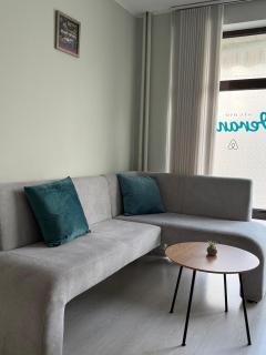 Cozy studio near the park with huge verandah. - 2