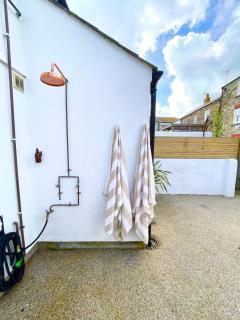 Palms 2 - Central, 5 mins walk to beach + parking! - 2