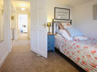 Foxes Reach - Hw7421 - 2