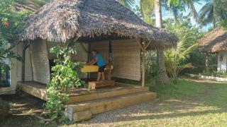 La Vie Est Belle - 4