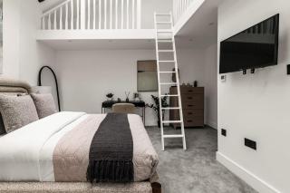 Immaculate 2-Bed Hideaway - 1