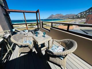 the Lighthouse Beachroom - 3