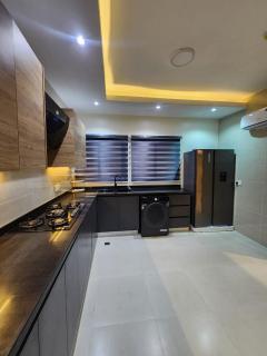 Upscale 3 bedroom apartment in the heart of VI - 1