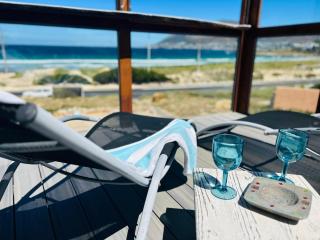 the Lighthouse Beachroom - 4