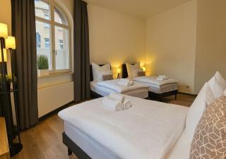 YFB-170m2 Apartment für bis zu 15, modern, 1min zu UBahn, Ruhige Lage, Parkplätze, WIFI, Netflix, Kindergerecht - 6