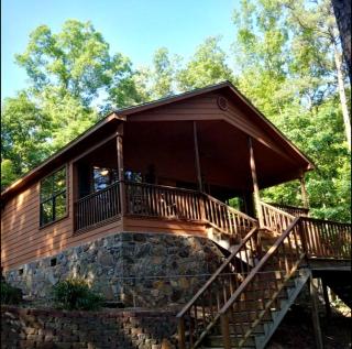 Lovely Waterfront Cabin Ideal for Weekend Getaway on Greers Ferry Lake, Arkansas - 0