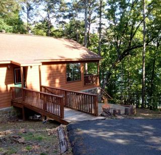 Lovely Waterfront Cabin Ideal for Weekend Getaway on Greers Ferry Lake, Arkansas - 1