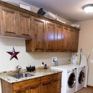 Western Cabin Surrounded by Sublime Natural Beauty near Zion National Park in Utah - 8